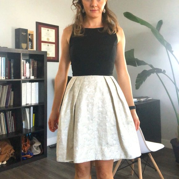 Slate & Willow Black and White Flare dress - Picture 10 of 11